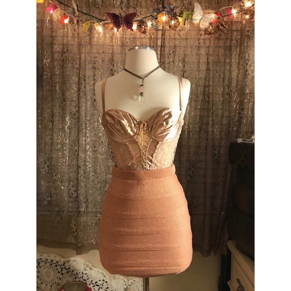 🌟 BCBG rose gold skirt 💘